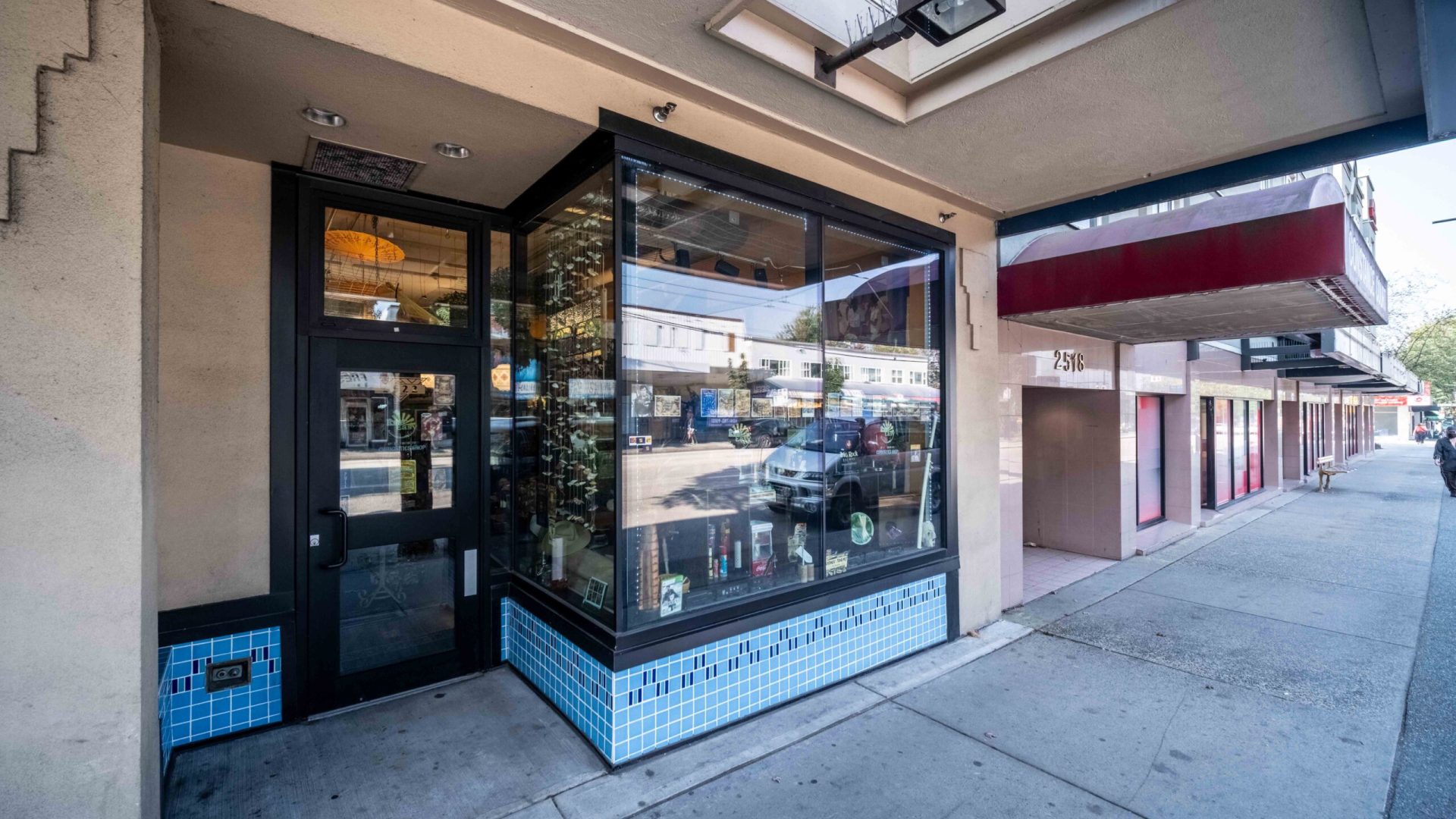 Web - 2522 E Hastings-10